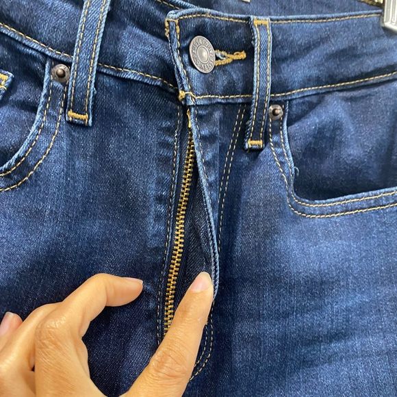 Levi’s 721 High Rise Skinny Jeans - Picture 7 of 12